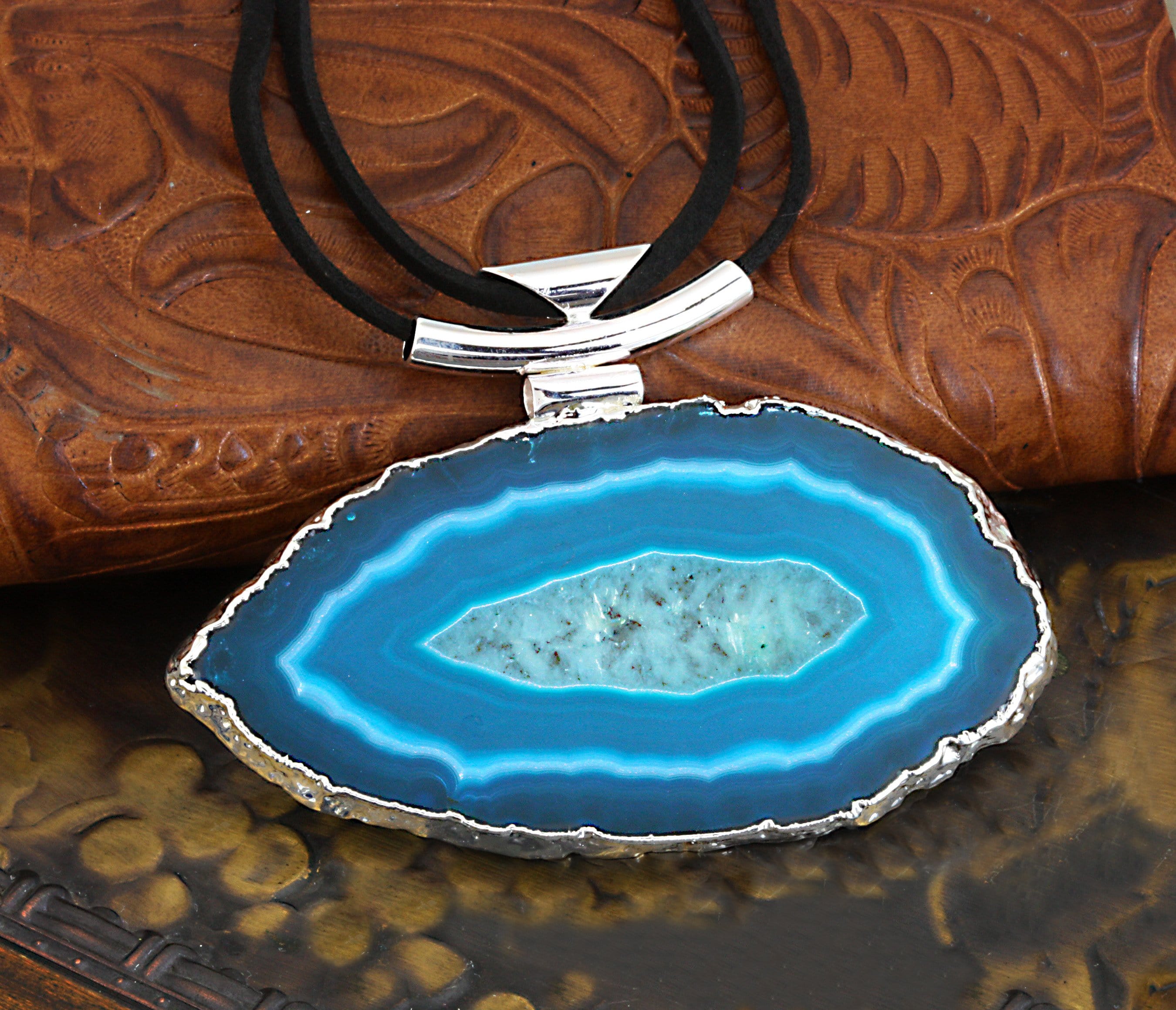 Teal agate deals necklace