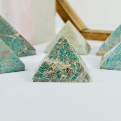 amazonite pyramid with decorations in the background