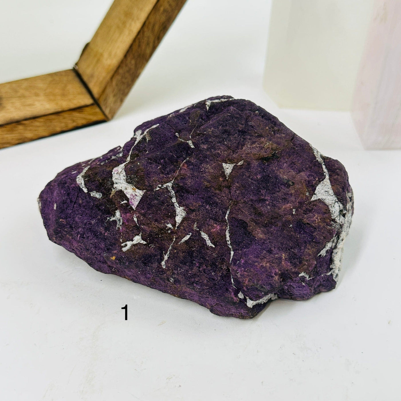 variant 1 of purpurite with decorations in the background