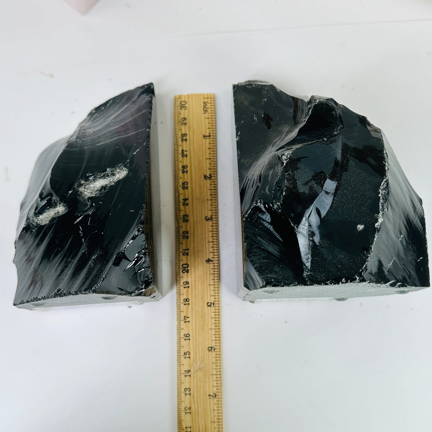 obsidian bookends with decorations in the background