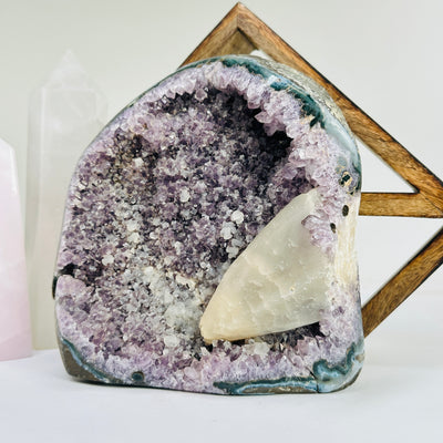 amethyst cut base with decorations in the background