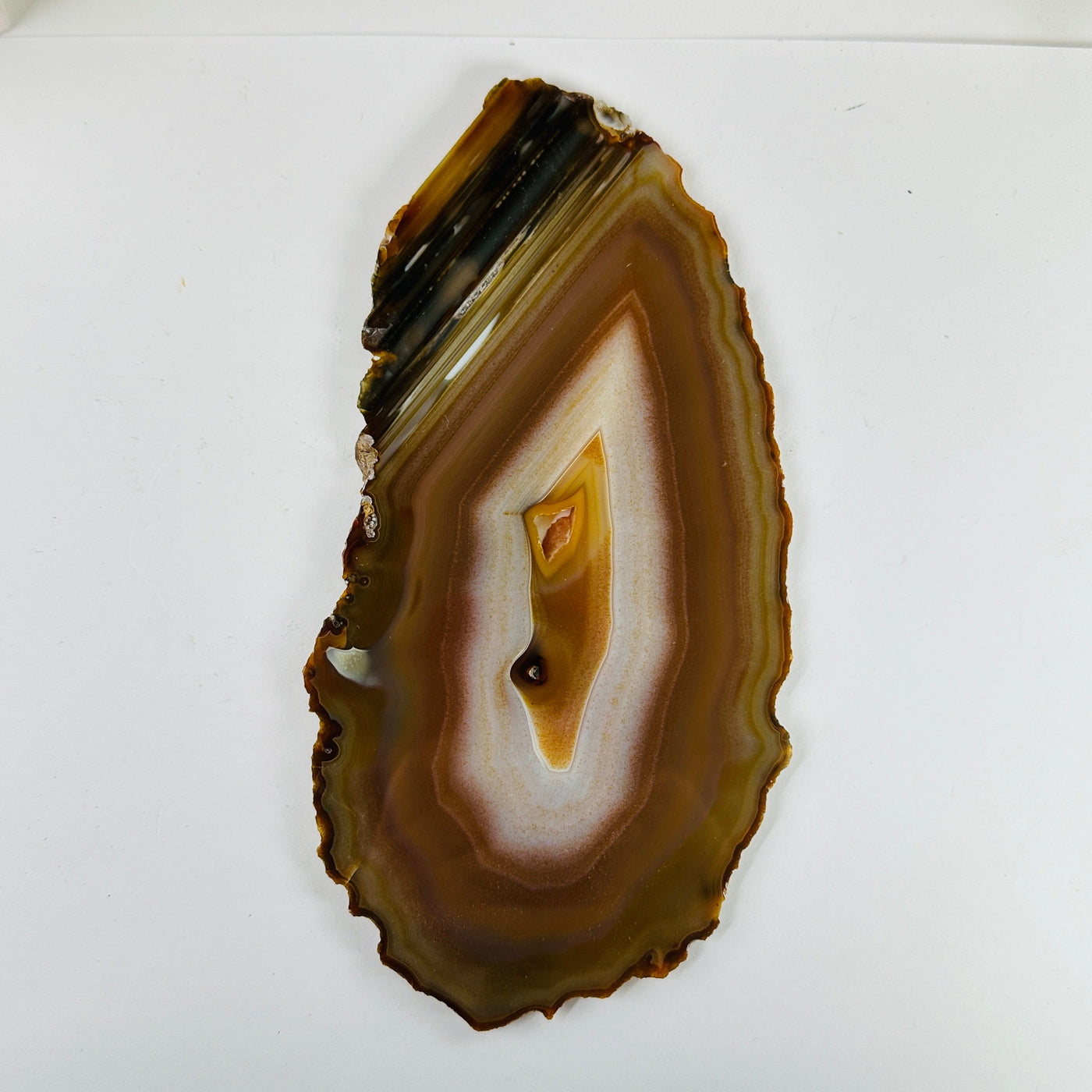 agate slices with decorations in the background