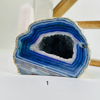 agate cut base with decorations in the background