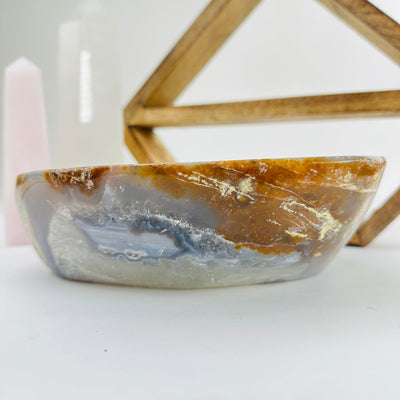 agate bowl with decorations in the background