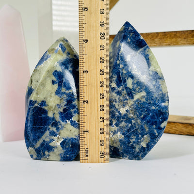 sodalite flame point with decorations in the background