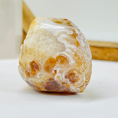 agate with decorations in the background