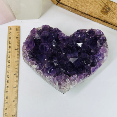 AMTHYST HEARTS WITH DECORATIONS IN THE BACKGROUND