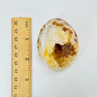 agate with decorations in the background