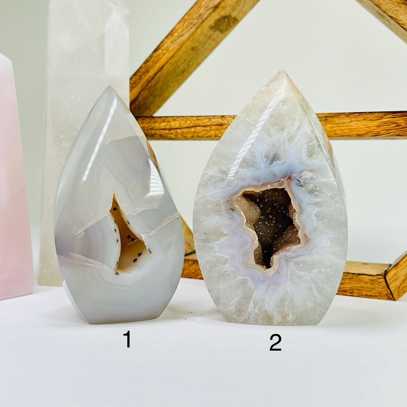 agate flame point with decorations in the background