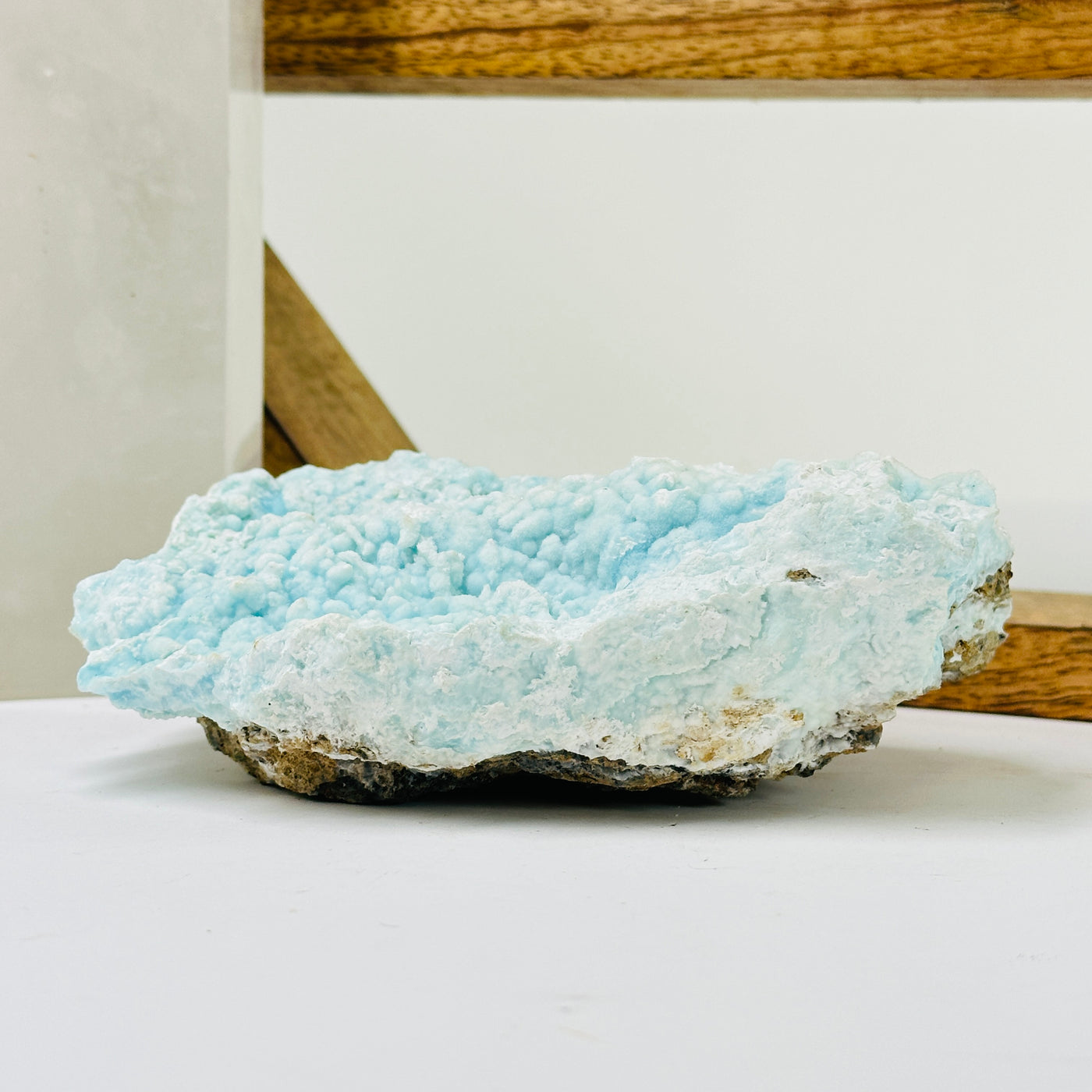 aragonite with decorations in the background