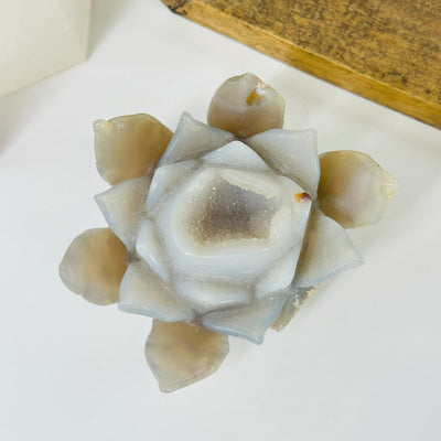 agate flower with decorations in the background