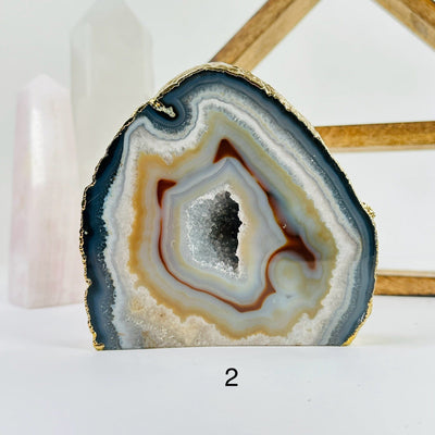 agate cut base with decorations in the background