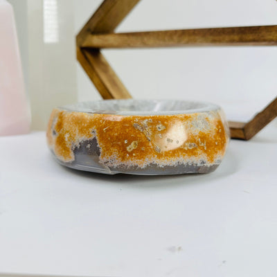 agate bowl with decorations in the background