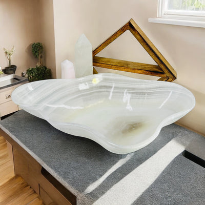 Onyx Bowl with decorations in the background