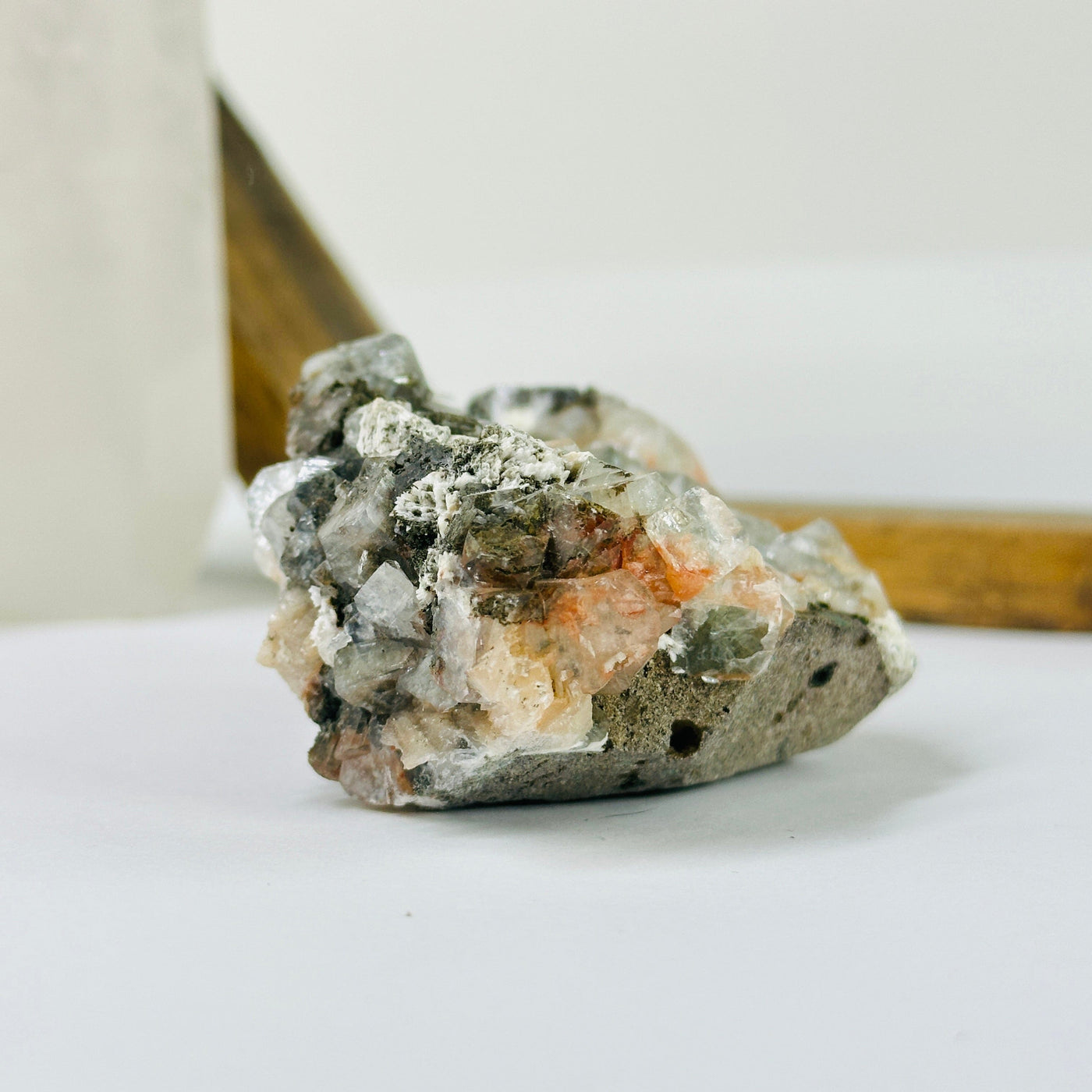 zeolite with stilbite with decorations in the background