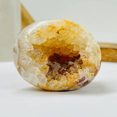 agate with decorations in the background