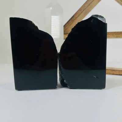 obsidian bookends with decorations in the background