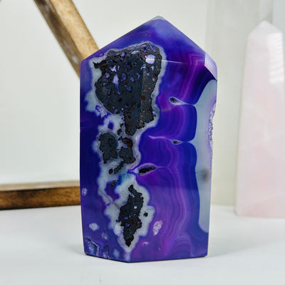 purple agate point with decorations in the background