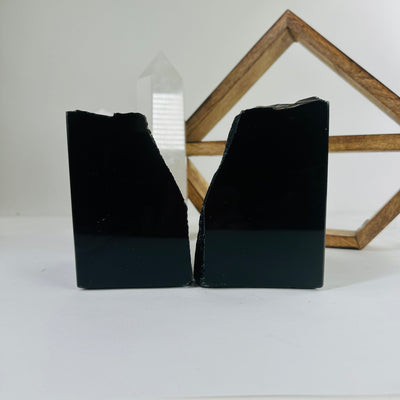 obsidian bookends with decorations in the background