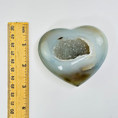 agate with decorations in the background