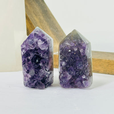 amethyst point with decorations in the background