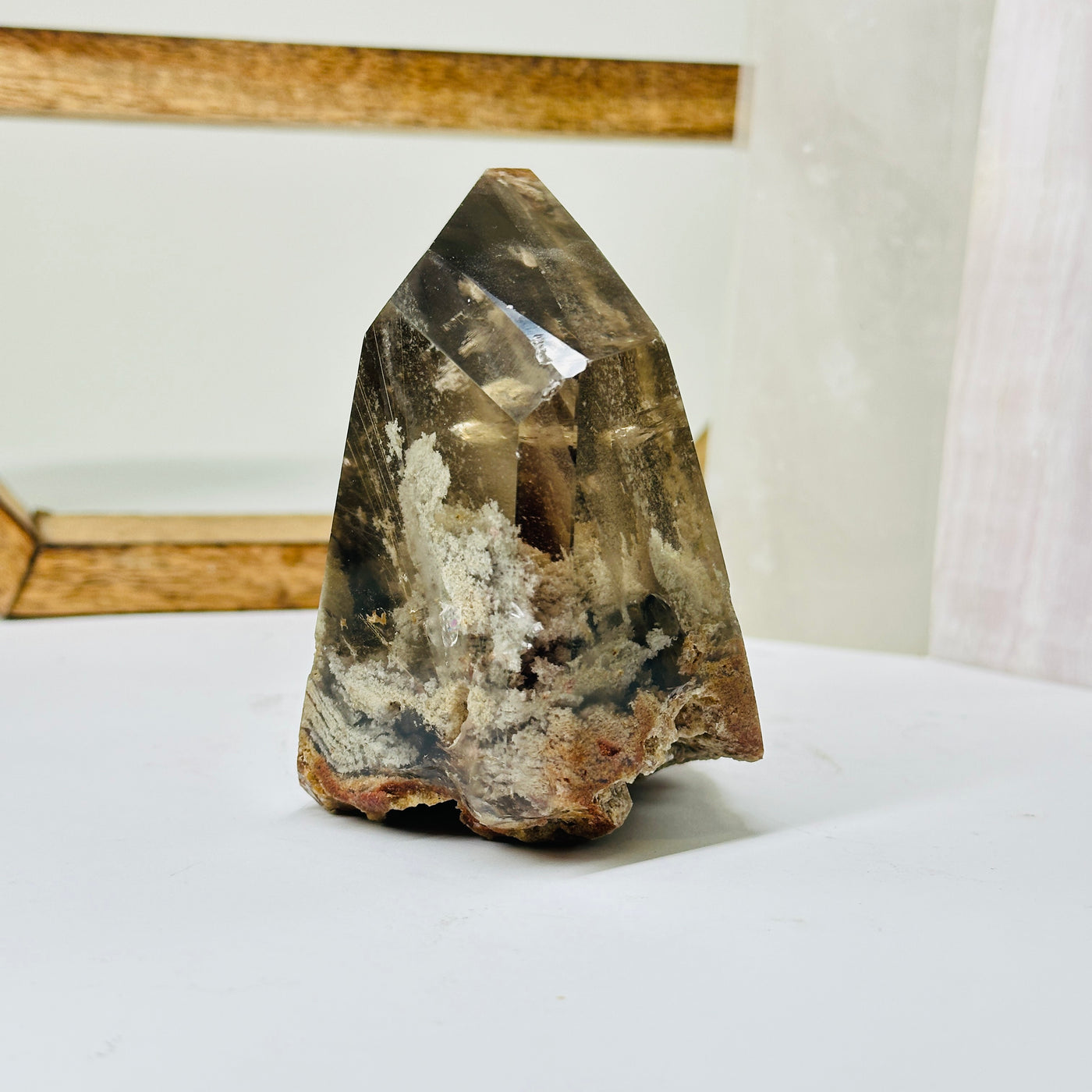 lodalite with decorations in the background