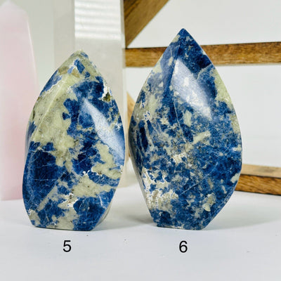 sodalite flame point with decorations in the background