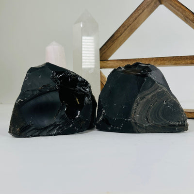 obsidian bookends with decorations in the background