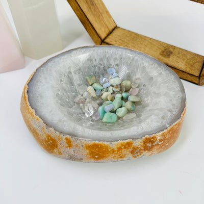 agate bowl with decorations in the background