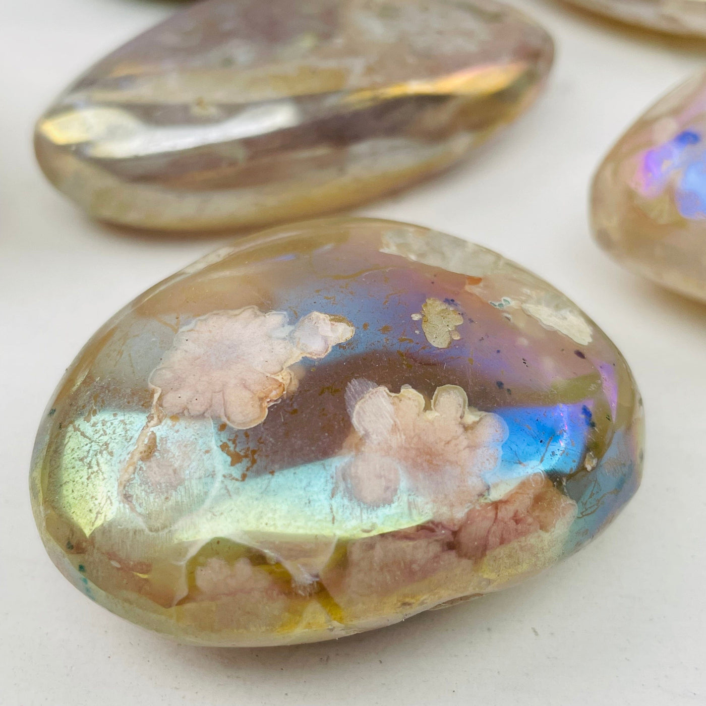 close up of the details on the flower agate palm stone