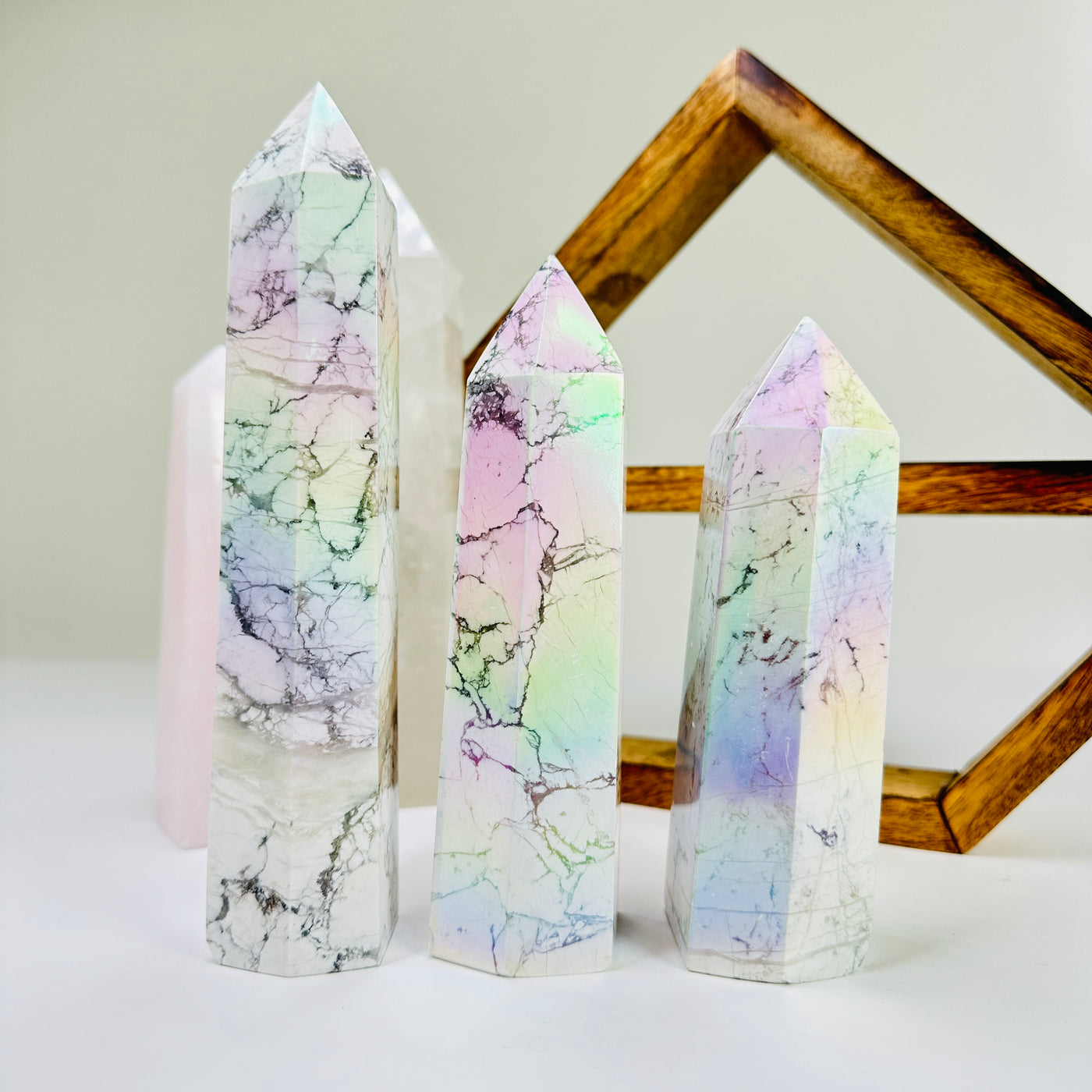 howlite point with decorations in the background