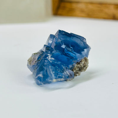 blue fluorite with decorations in the background