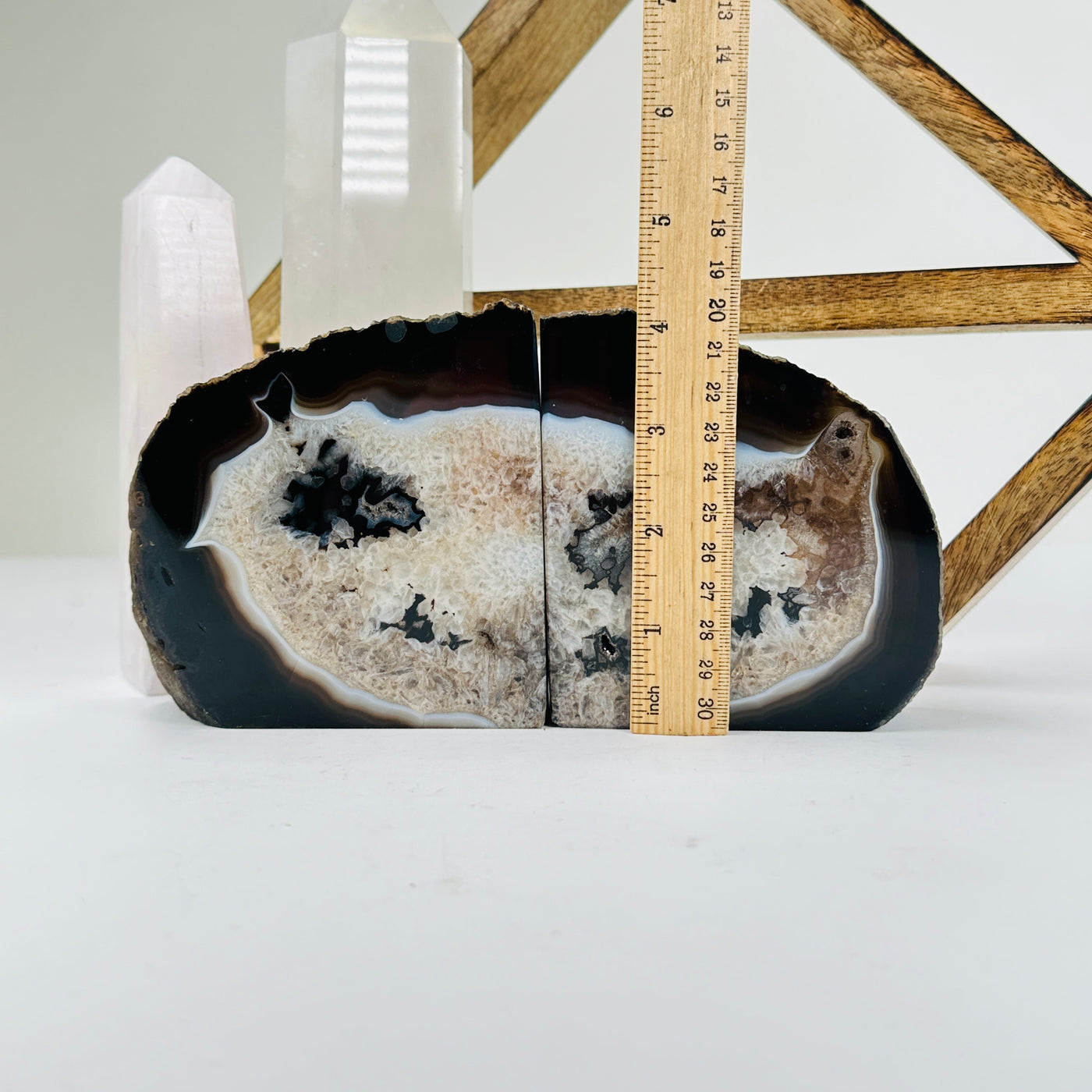 agate with decorations in the background