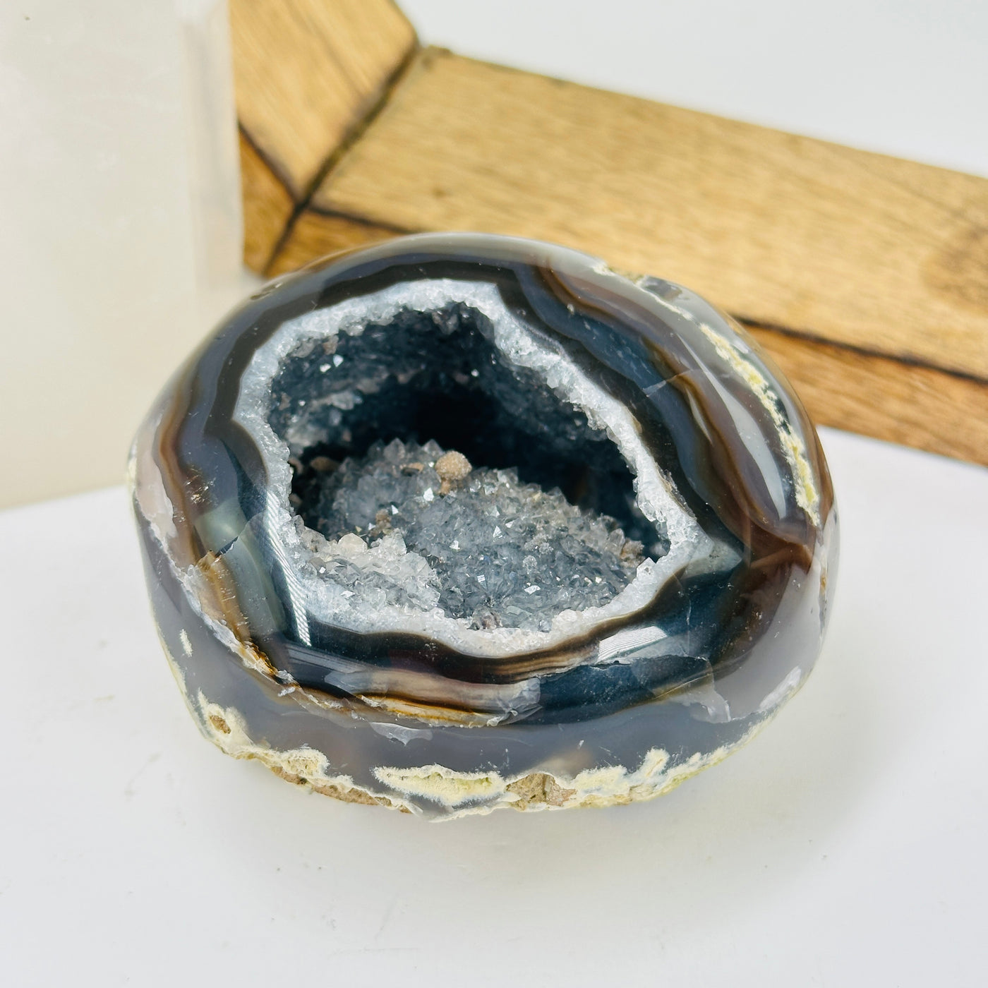 agate with decorations in the background