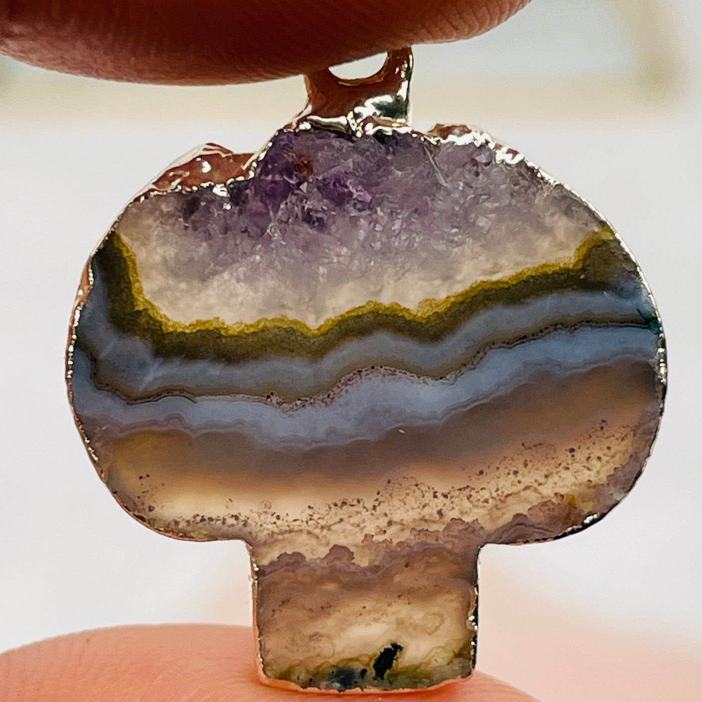 close up of the details on the amethyst mushroom slice 