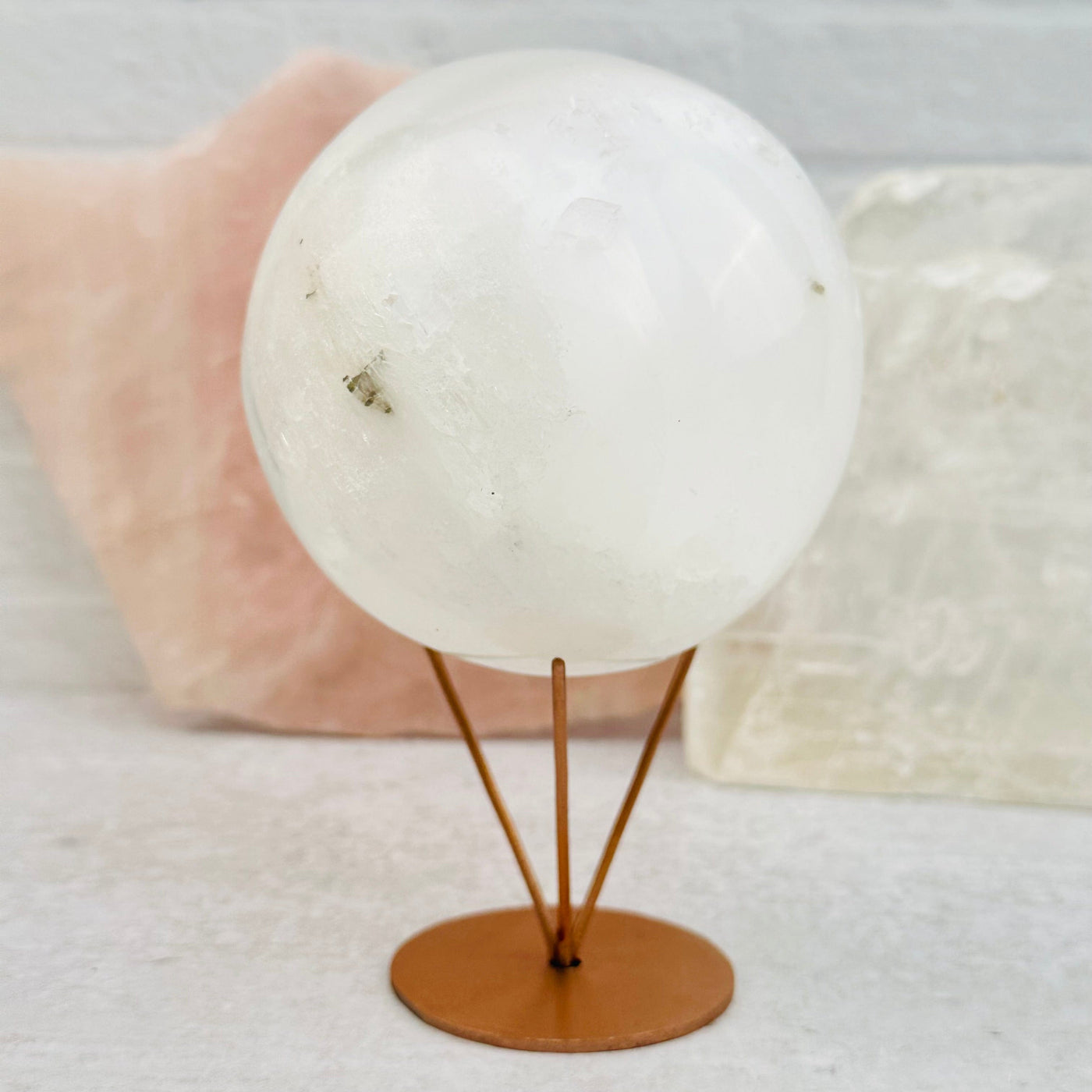 Metal Crystal Stand can be used to display your favorite spheres 