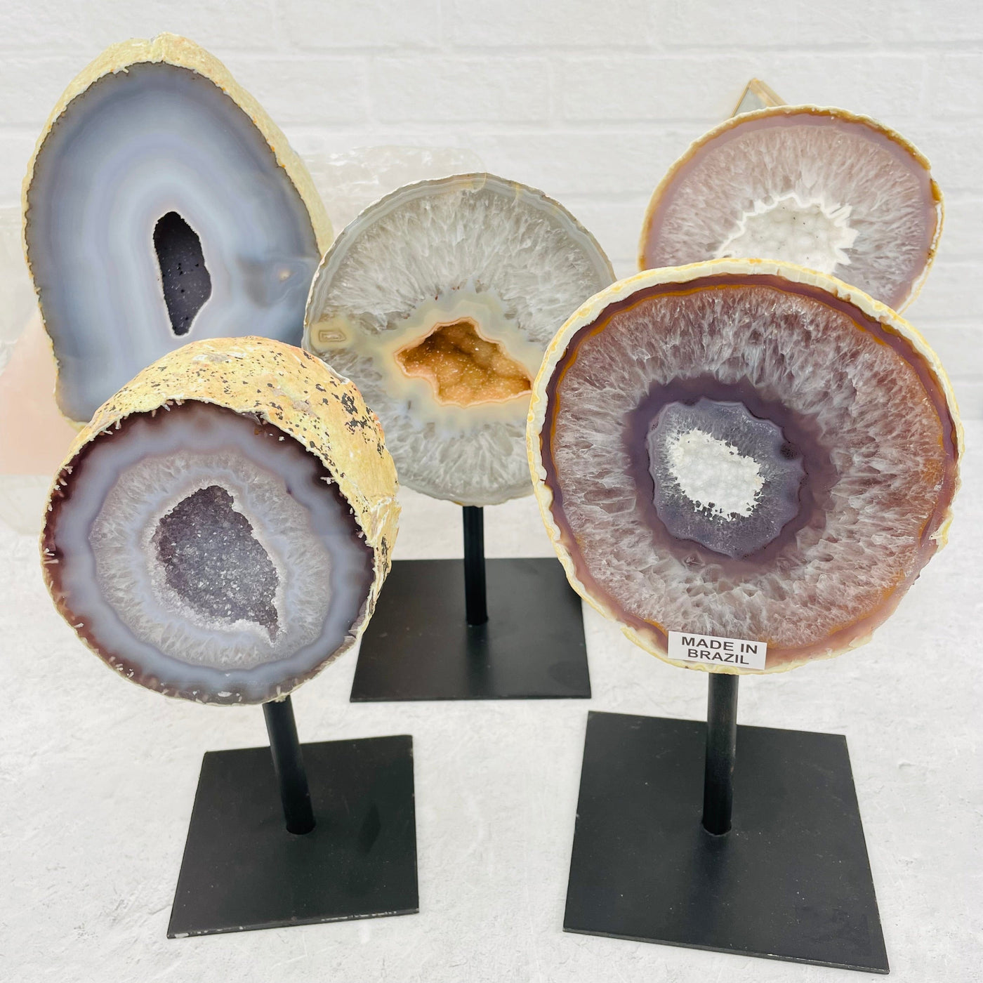 multiple geodes displayed to show the differences in the color shades and sizes 