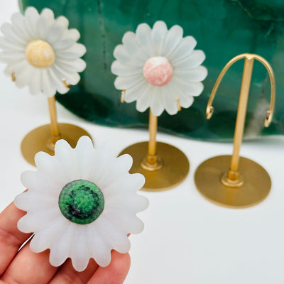 flower can come off the metal stand