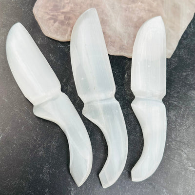 multiple selenite knives displayed to show the differences in the sizes 