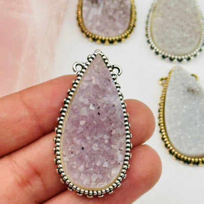 close up of the druzy on this pendant 