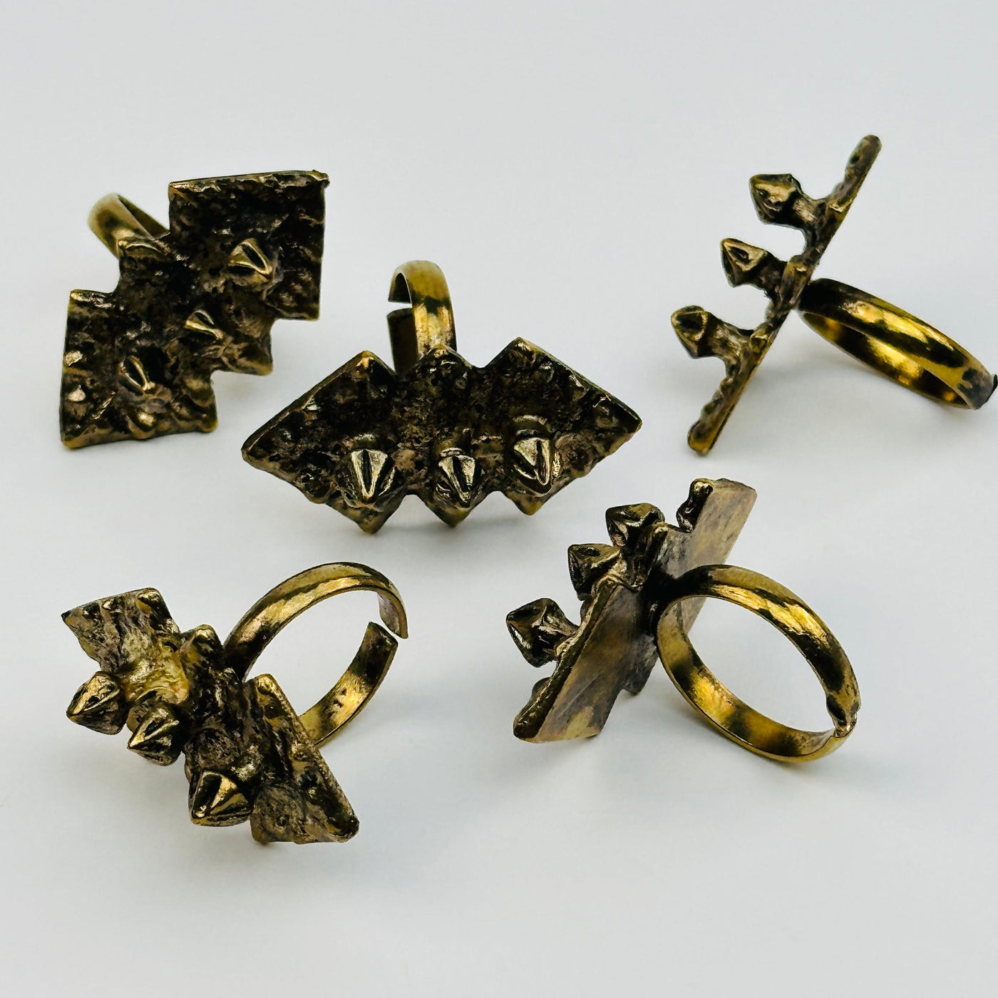 front, side and back view on these rings 