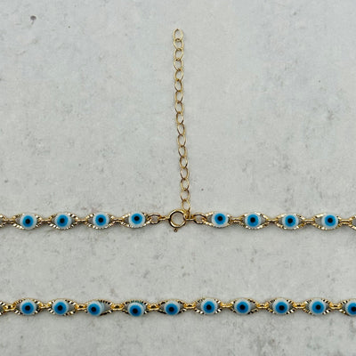 close up of the necklace clasp 