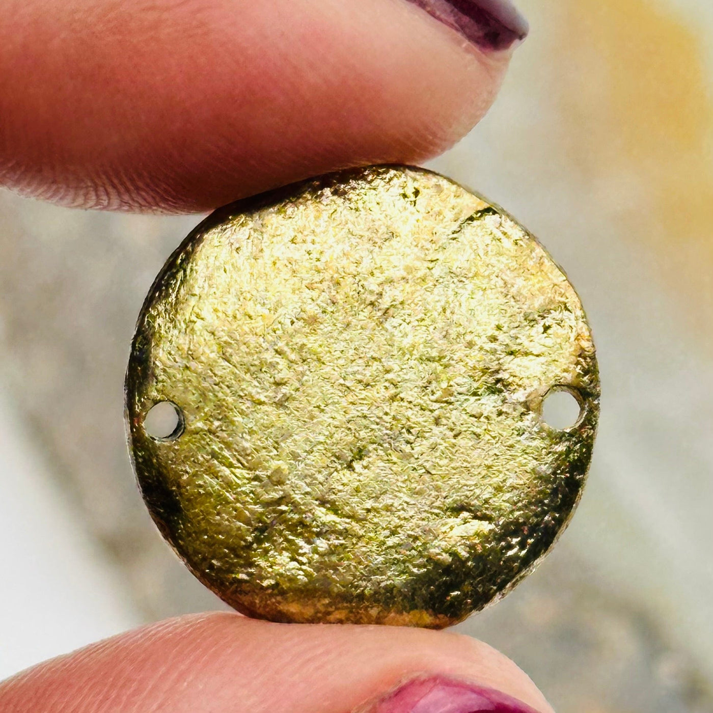 close up of the details on this gold toned brass charm connector 