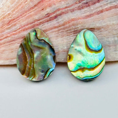 close up of the details on these cabochons 