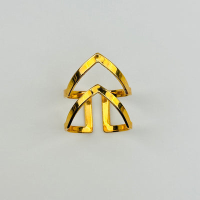 ring can be worn facing upward or downward 