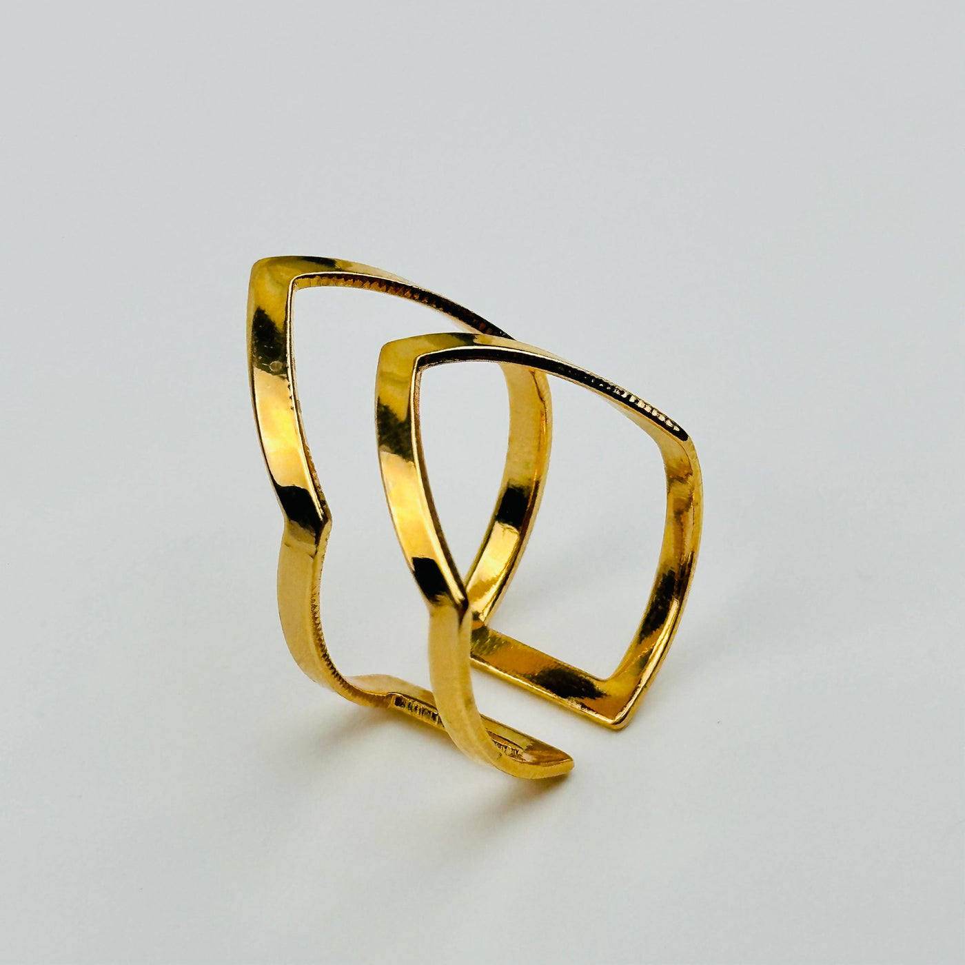 close up of the details on this ring