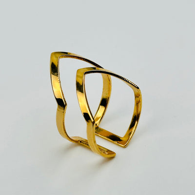 close up of the details on this ring