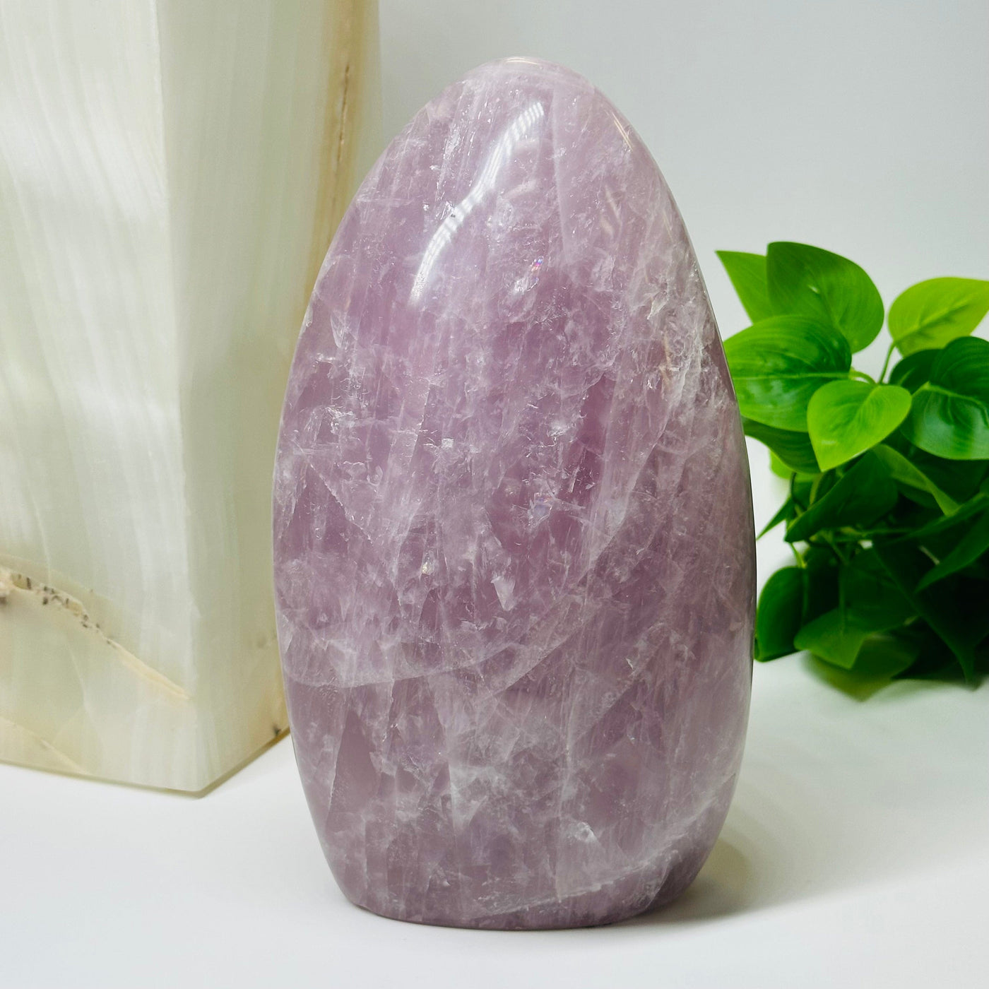 close up of the details on this rose quartz crystal cut base