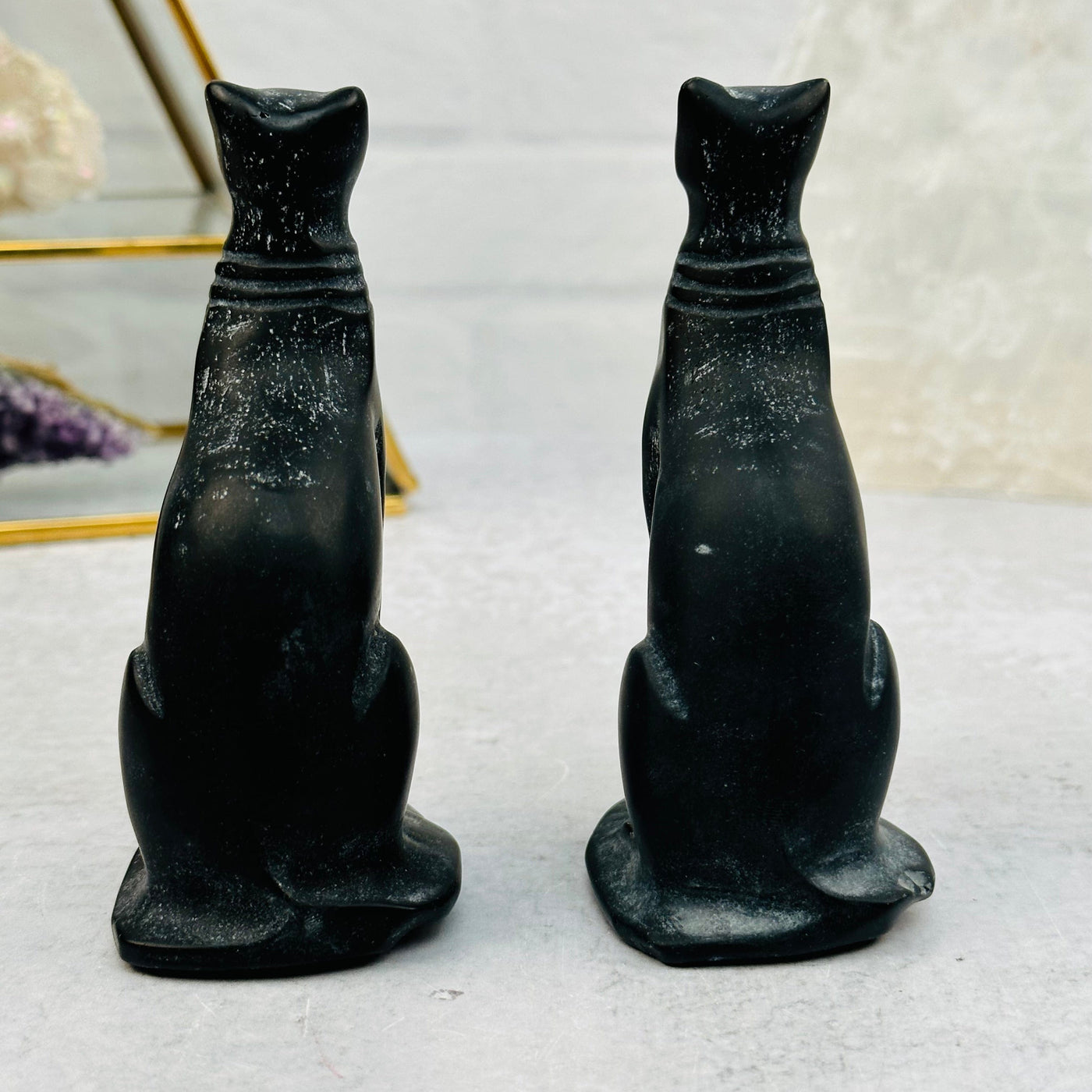 back side of the carved cats 