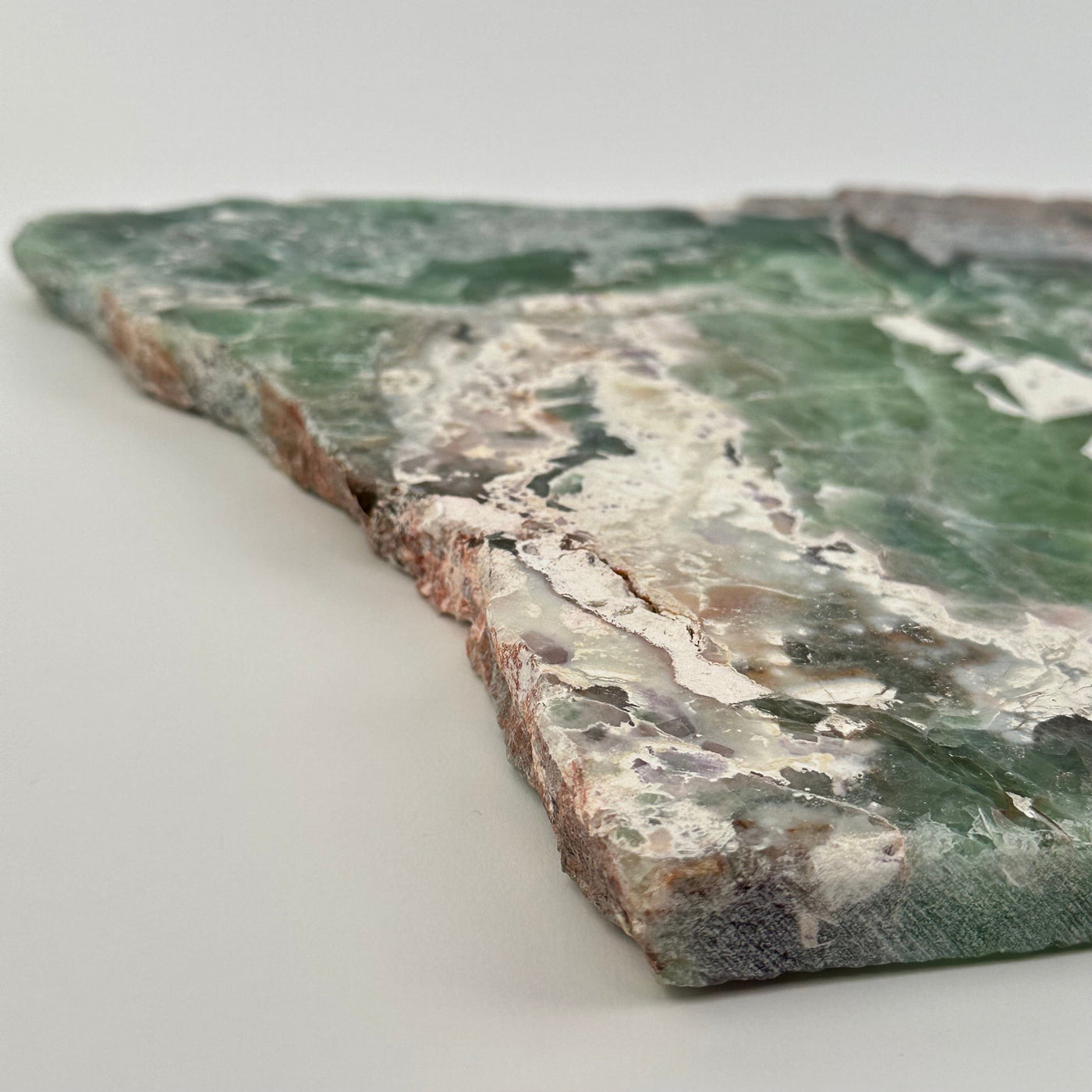 close up of the thickness of the slab 